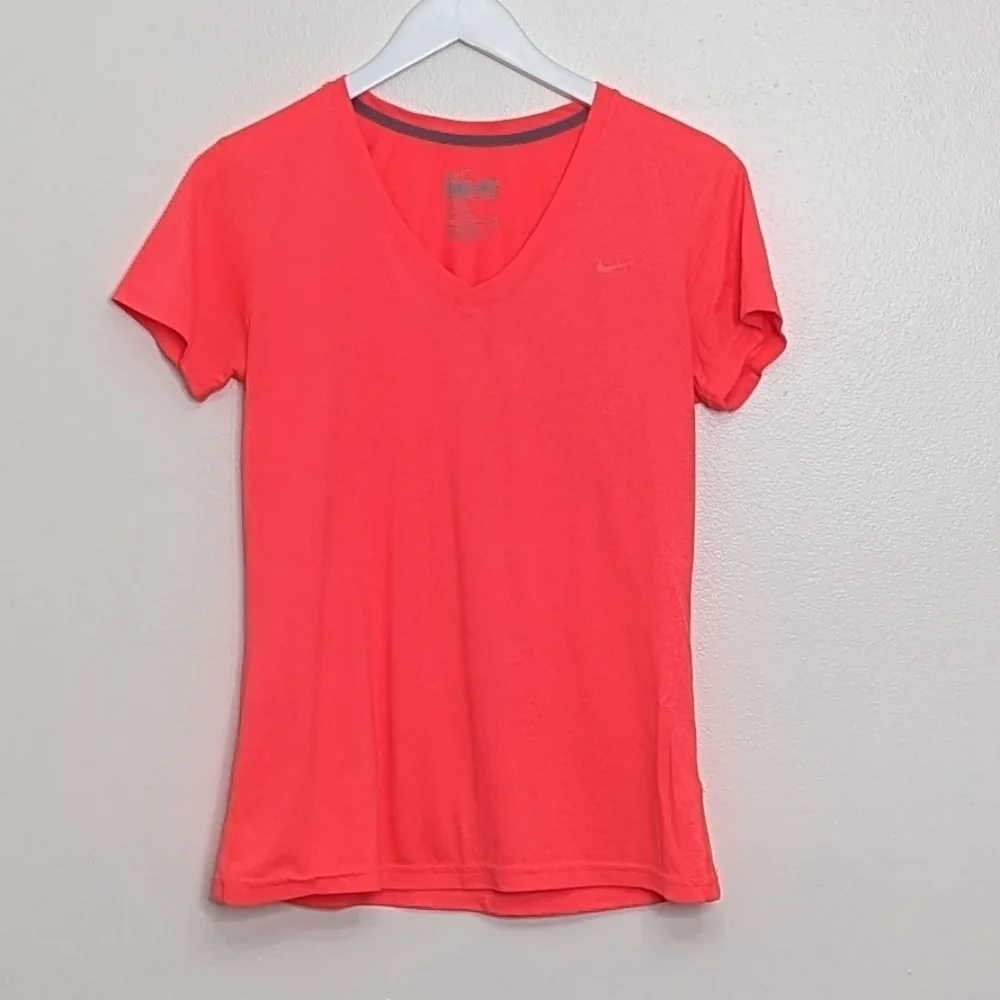 Nike Women's Neon Pink Medium Short Sleeve T-shirt
